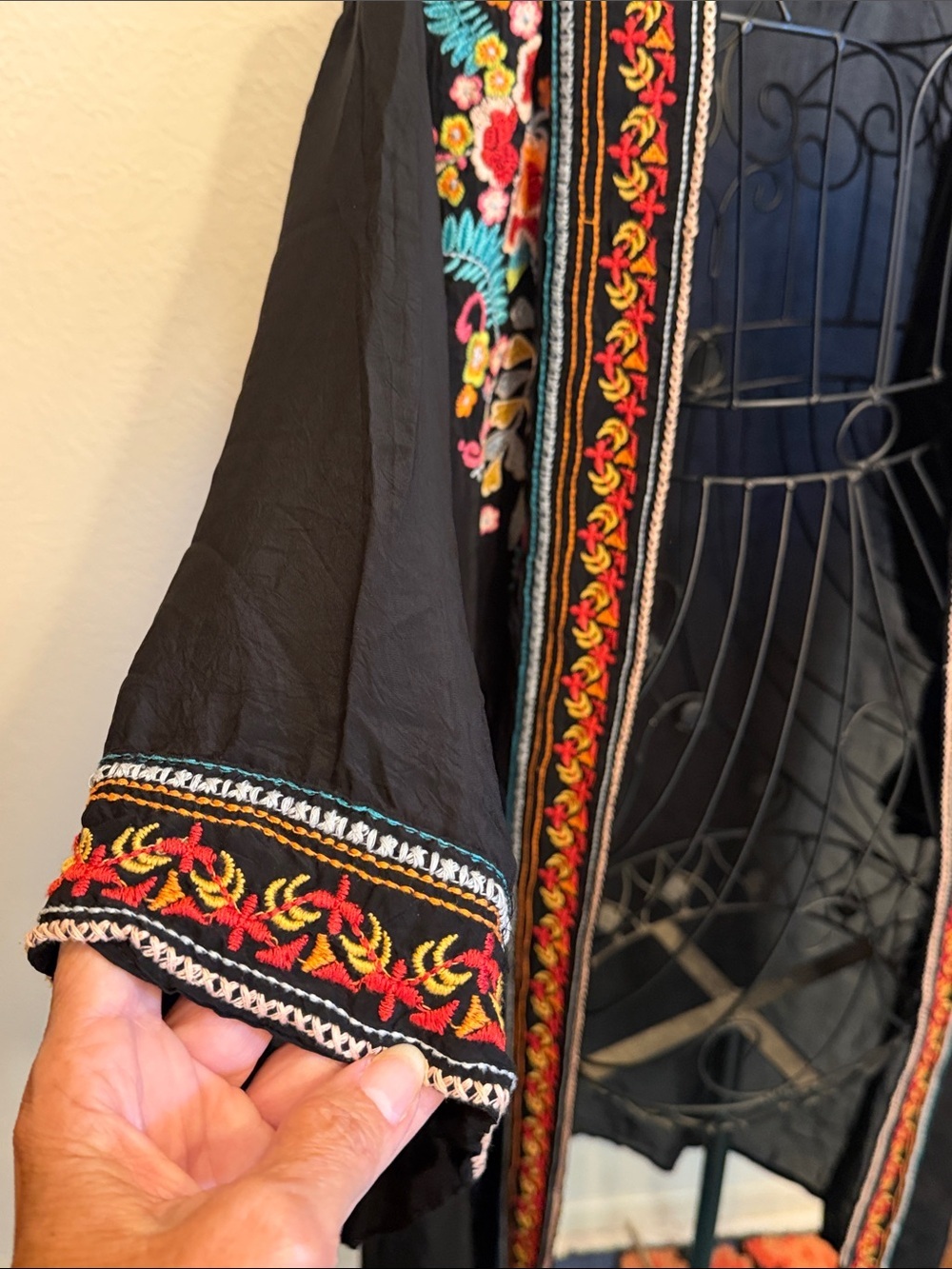 🌼❤️🌼BOGOHO🌼❤️🌼Johnny Was Black Embroidered Floral Kimono—XS - Picture 5 of 10